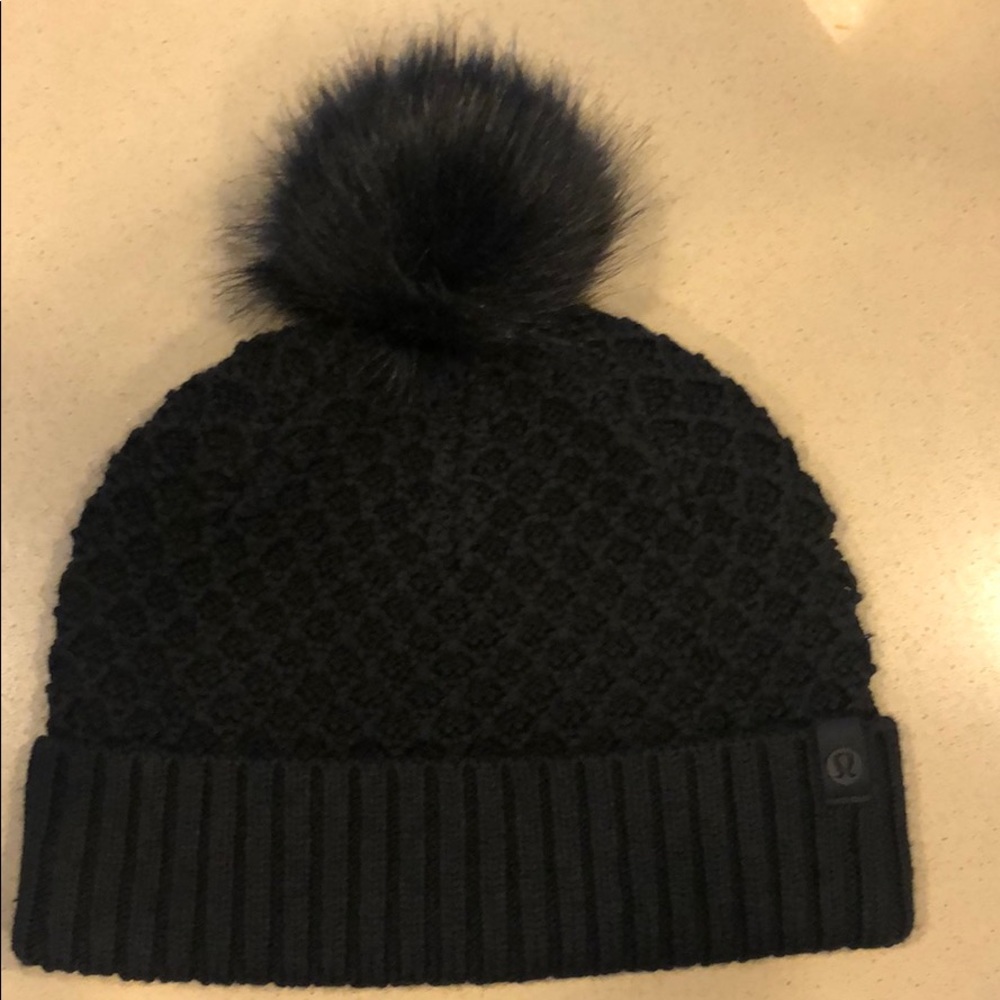 Lululemon black beanie